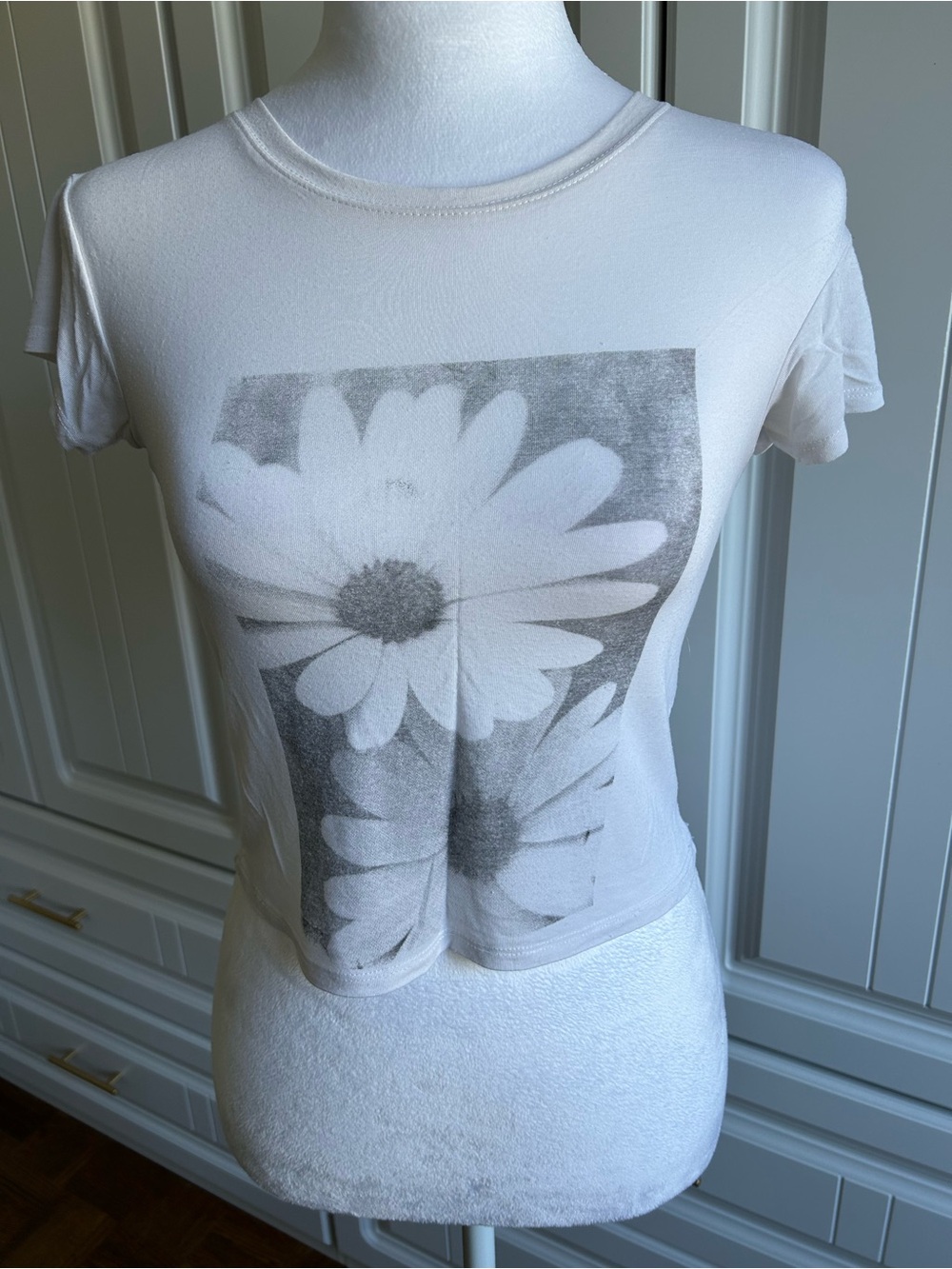 Brandy Melville White Daisy Print Short Sleeve Tee